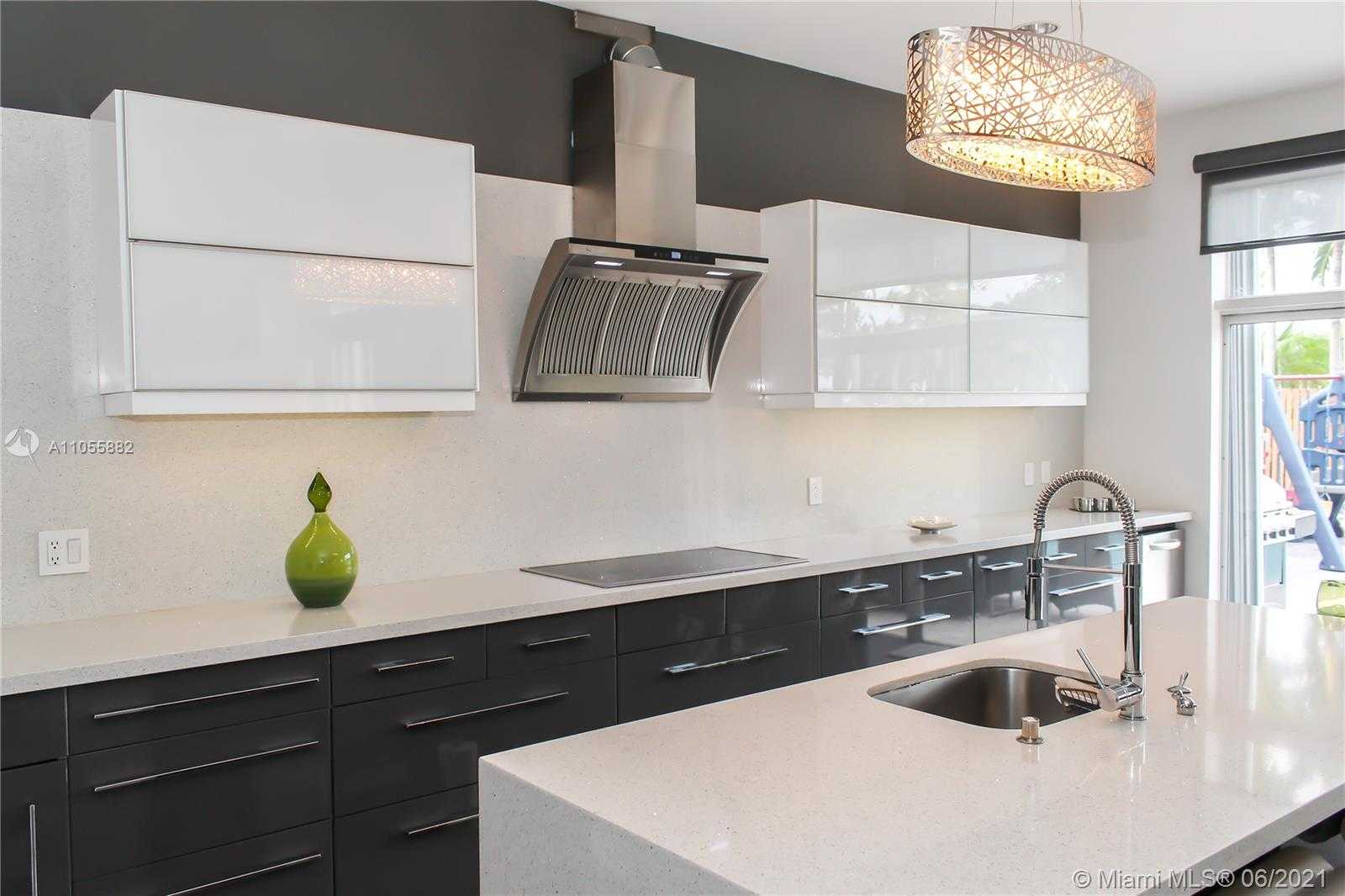 Small Image of 10933 NORTH WEST 59TH ST, Doral Number 28