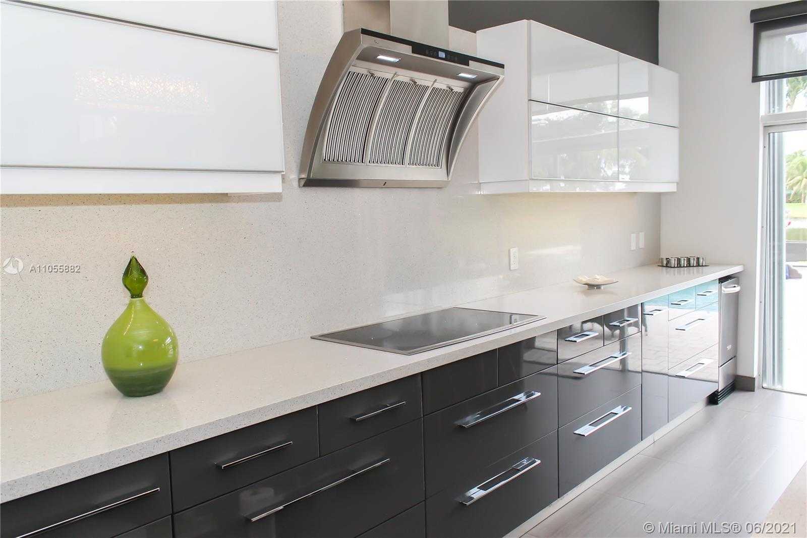 Small Image of 10933 NORTH WEST 59TH ST, Doral Number 30