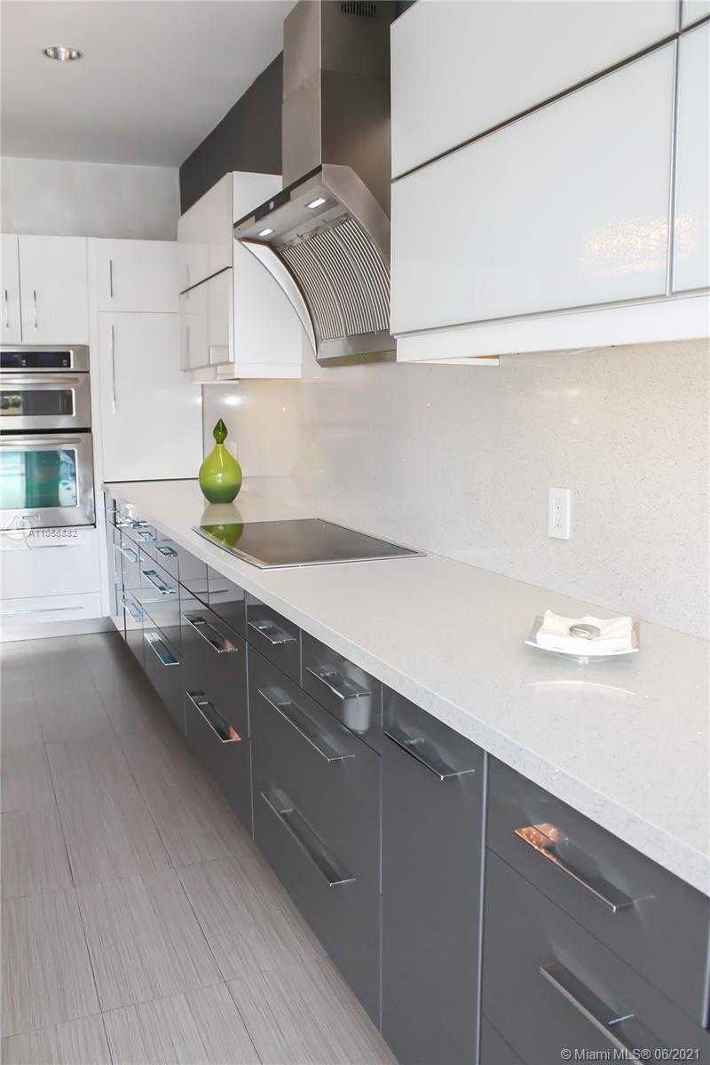 Small Image of 10933 NORTH WEST 59TH ST, Doral Number 31