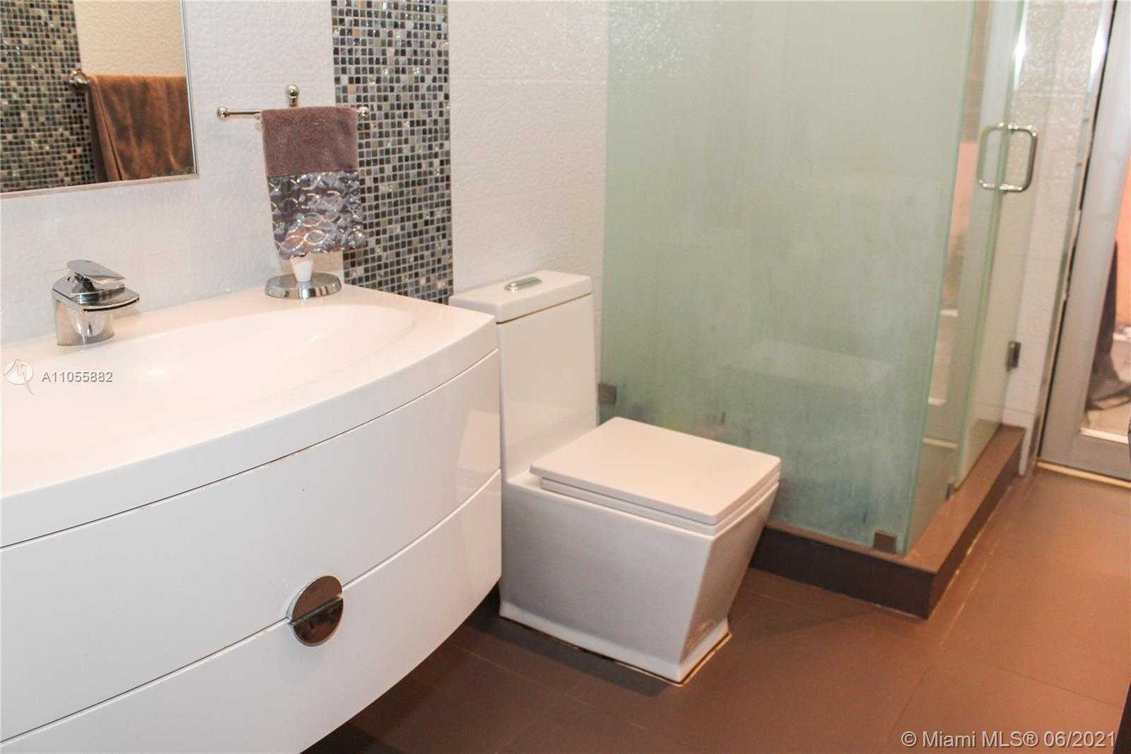 Small Image of 10933 NORTH WEST 59TH ST, Doral Number 32