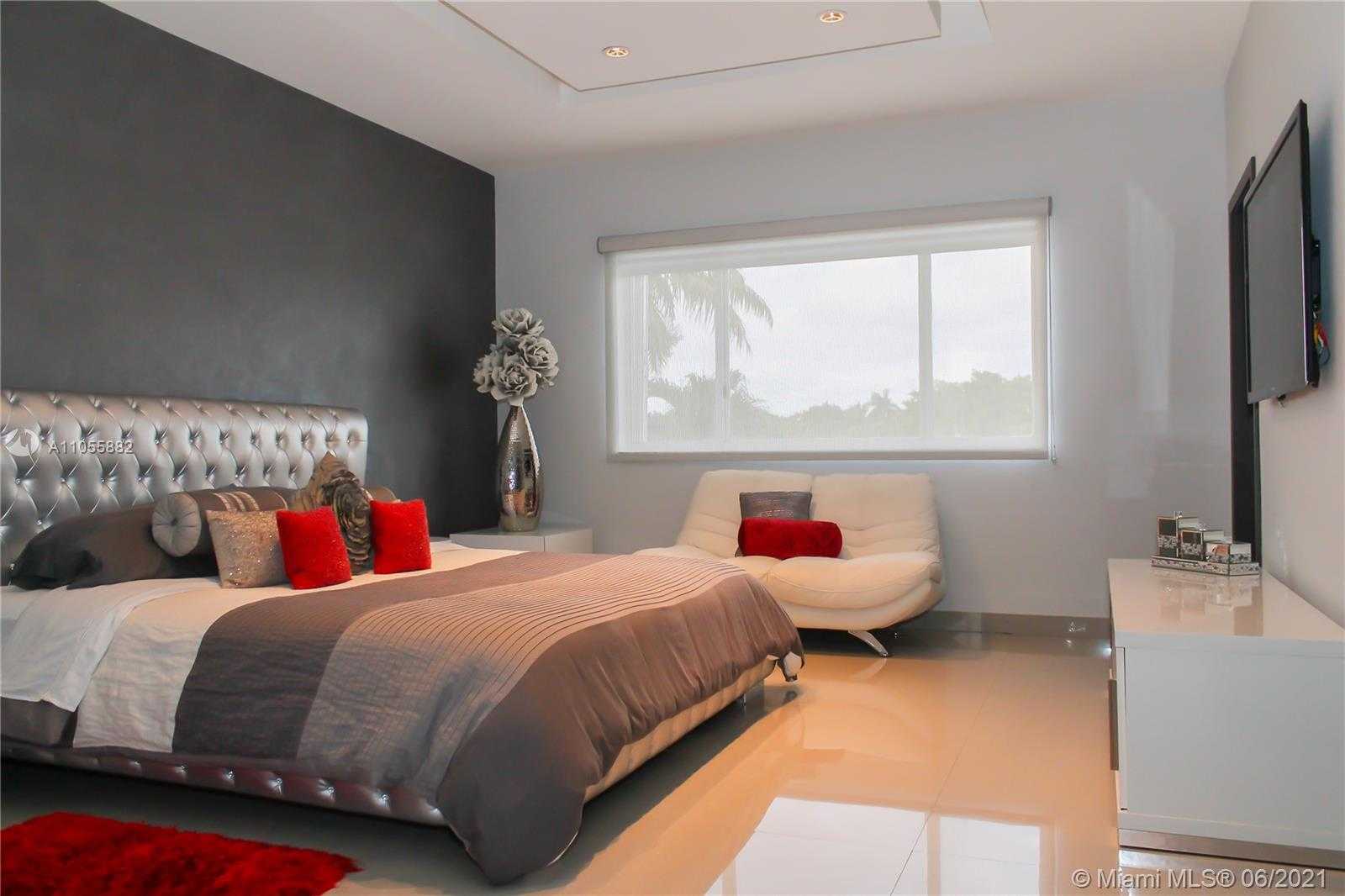 Small Image of 10933 NORTH WEST 59TH ST, Doral Number 34