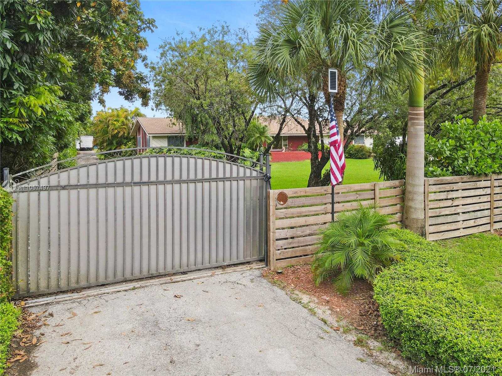 Small Image of 18850 SOUTH WEST 197TH AVE, Miami Number 29