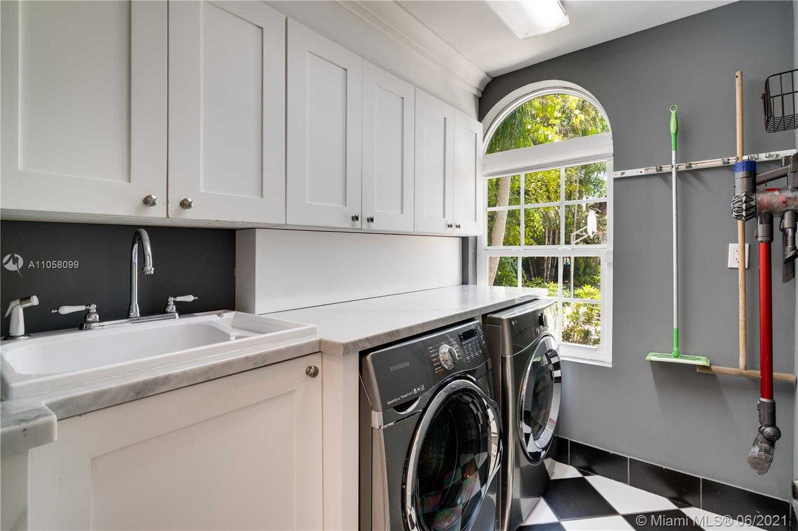 Small Image of 4288 SOUTH DOUGLAS RD, Coconut Grove Number 44