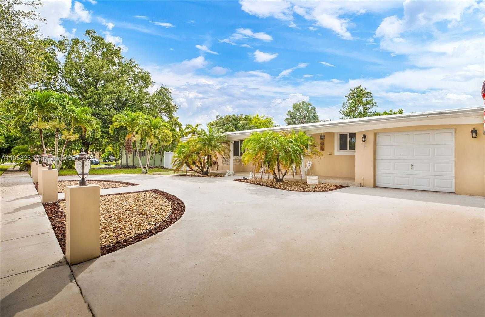 Small Image of 30 BENTLEY DR, Miami Springs Number 11