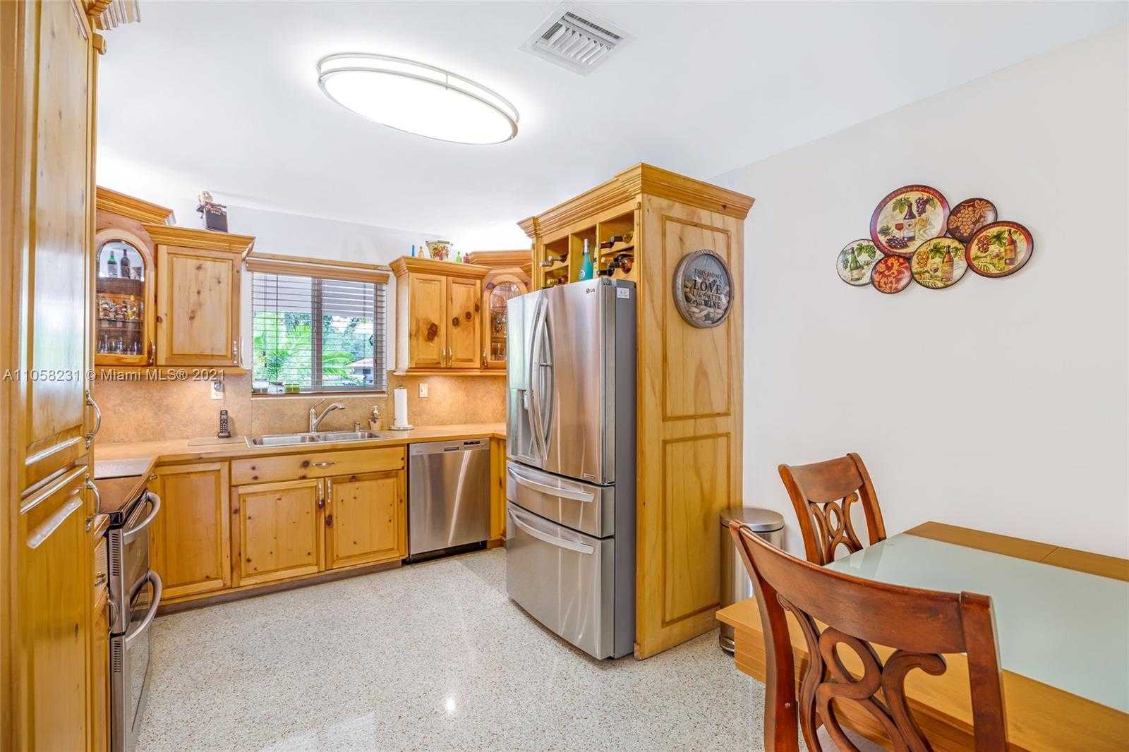 Small Image of 30 BENTLEY DR, Miami Springs Number 16