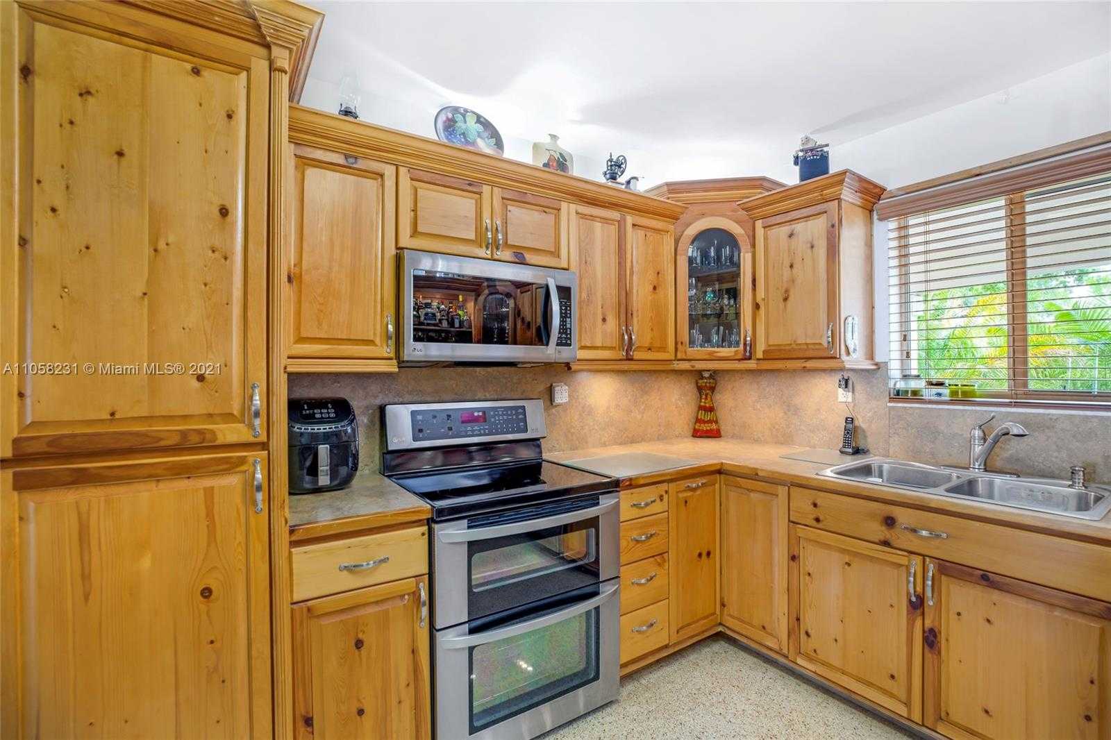 Small Image of 30 BENTLEY DR, Miami Springs Number 17
