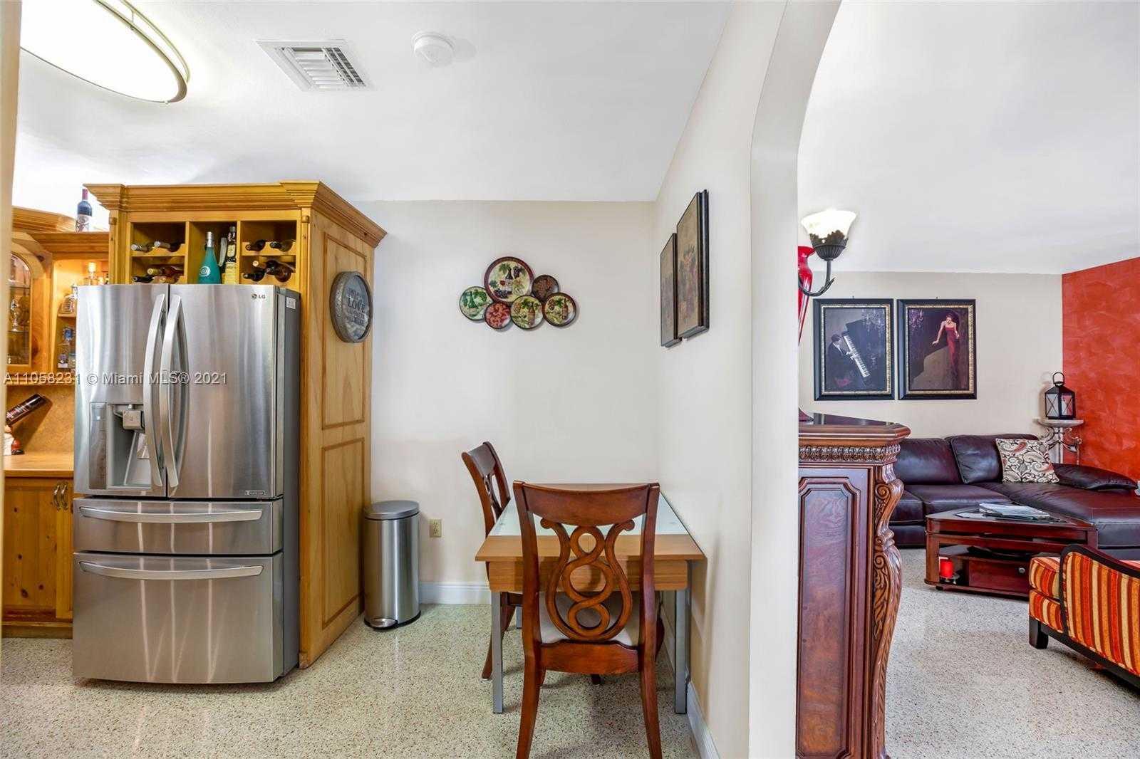 Small Image of 30 BENTLEY DR, Miami Springs Number 18