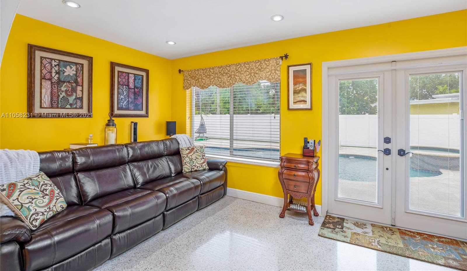 Small Image of 30 BENTLEY DR, Miami Springs Number 24