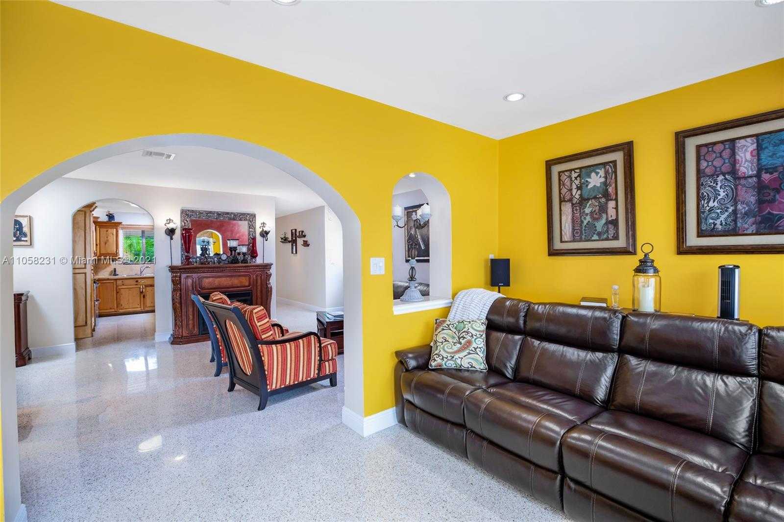Small Image of 30 BENTLEY DR, Miami Springs Number 25