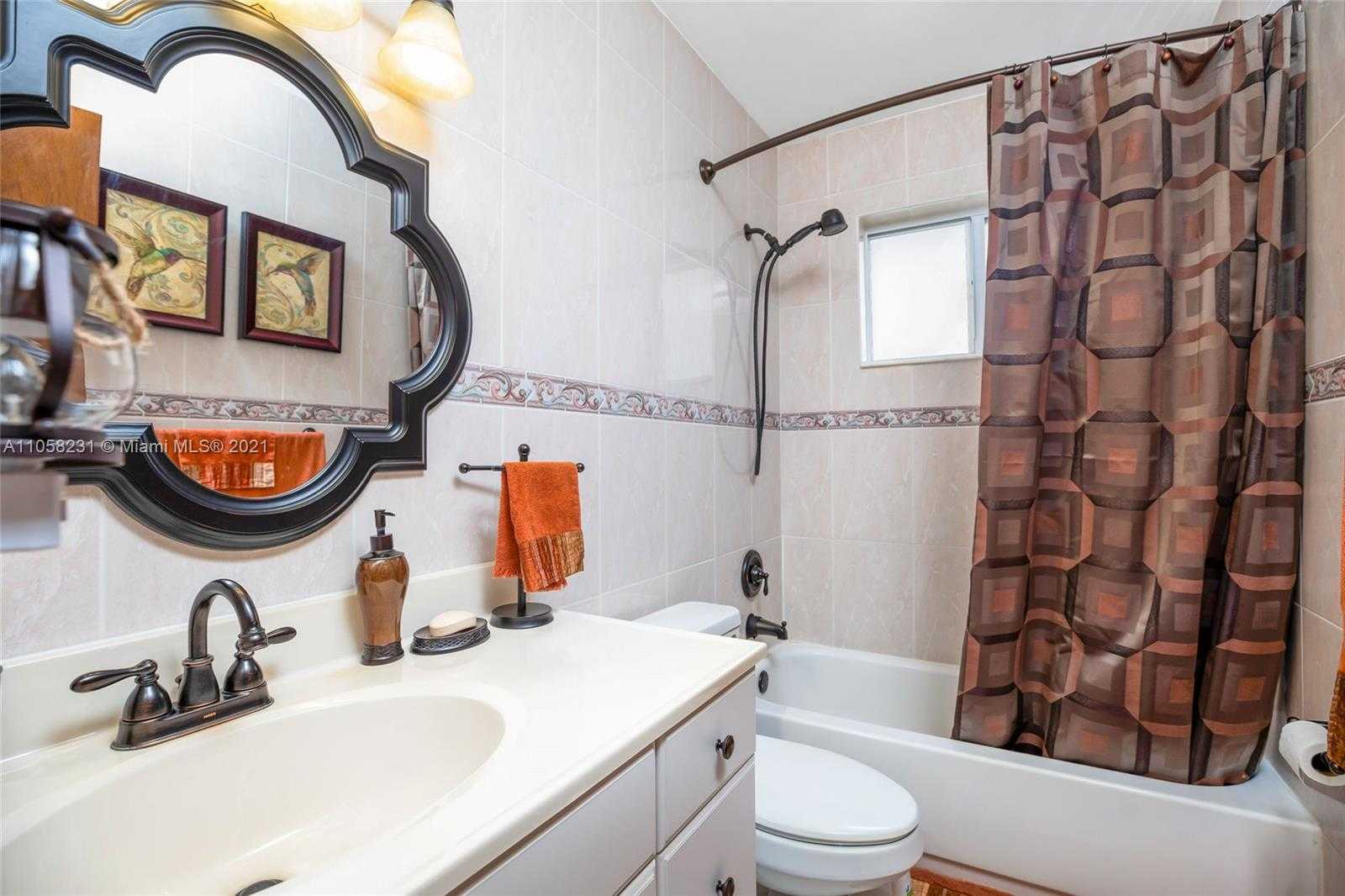 Small Image of 30 BENTLEY DR, Miami Springs Number 26
