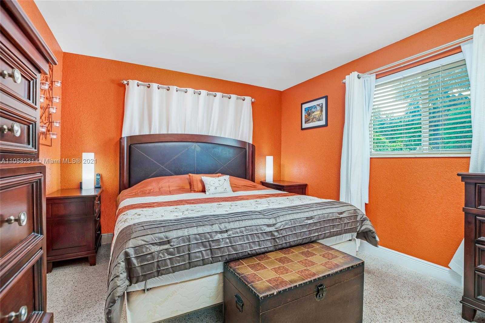 Small Image of 30 BENTLEY DR, Miami Springs Number 31