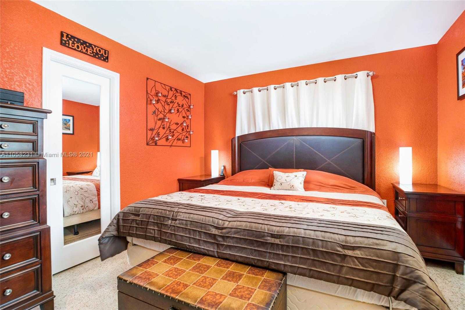 Small Image of 30 BENTLEY DR, Miami Springs Number 32