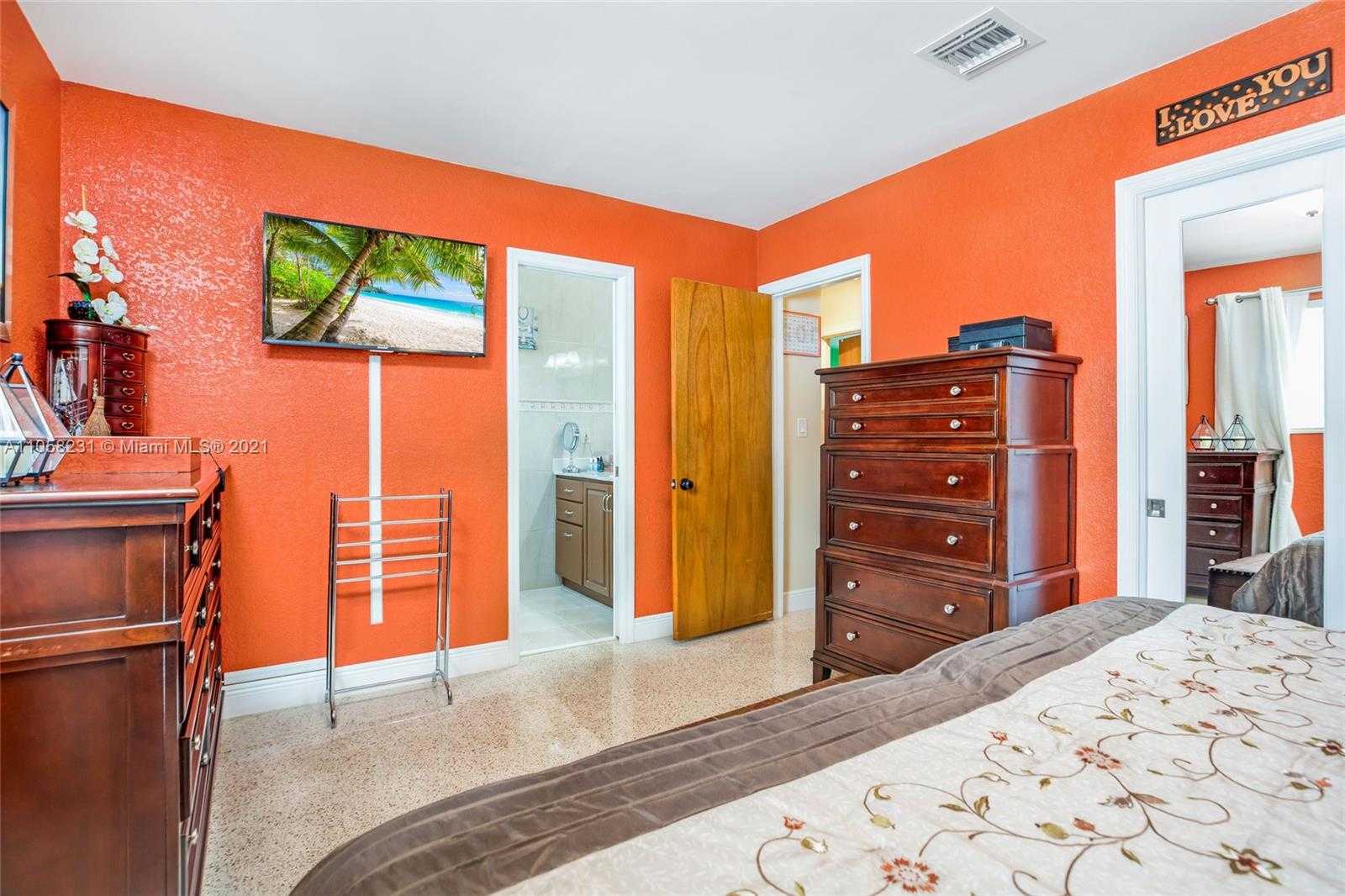 Small Image of 30 BENTLEY DR, Miami Springs Number 33