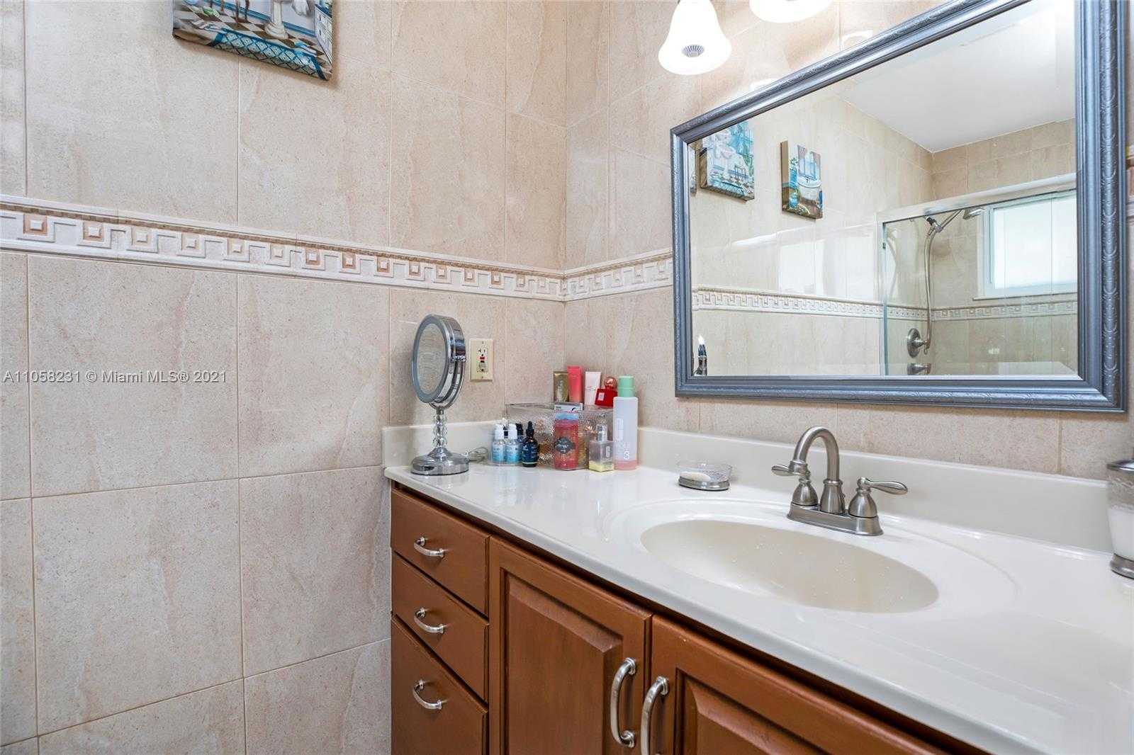 Small Image of 30 BENTLEY DR, Miami Springs Number 34