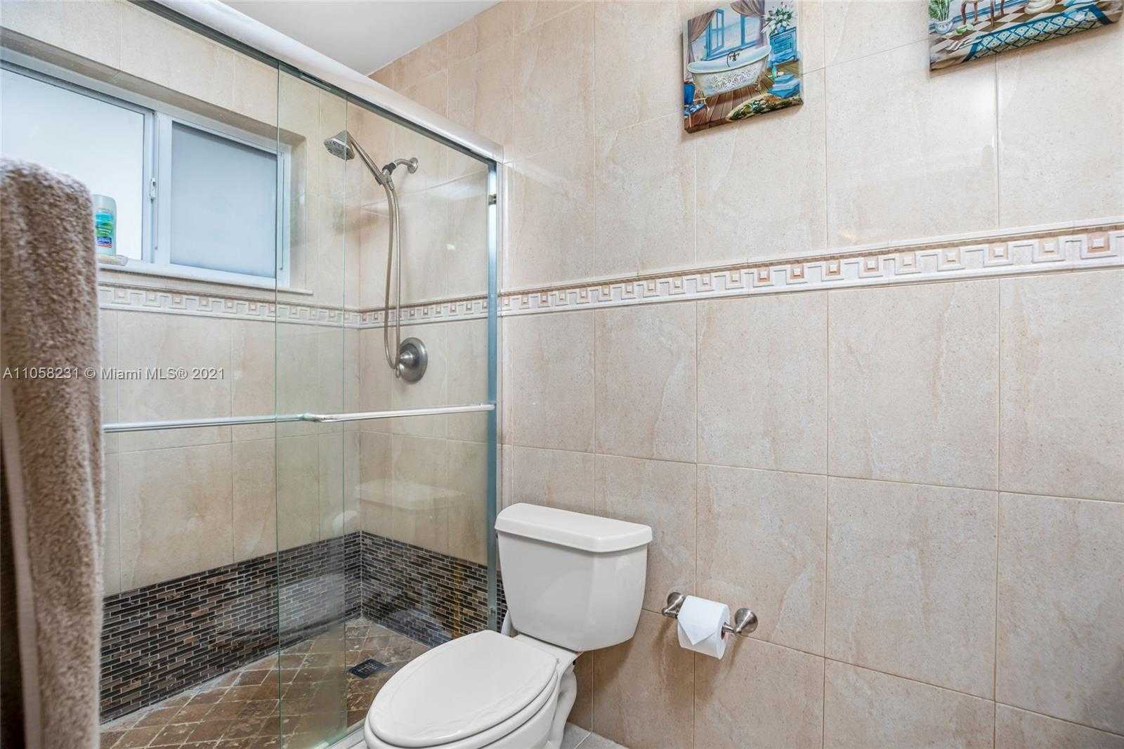 Small Image of 30 BENTLEY DR, Miami Springs Number 35