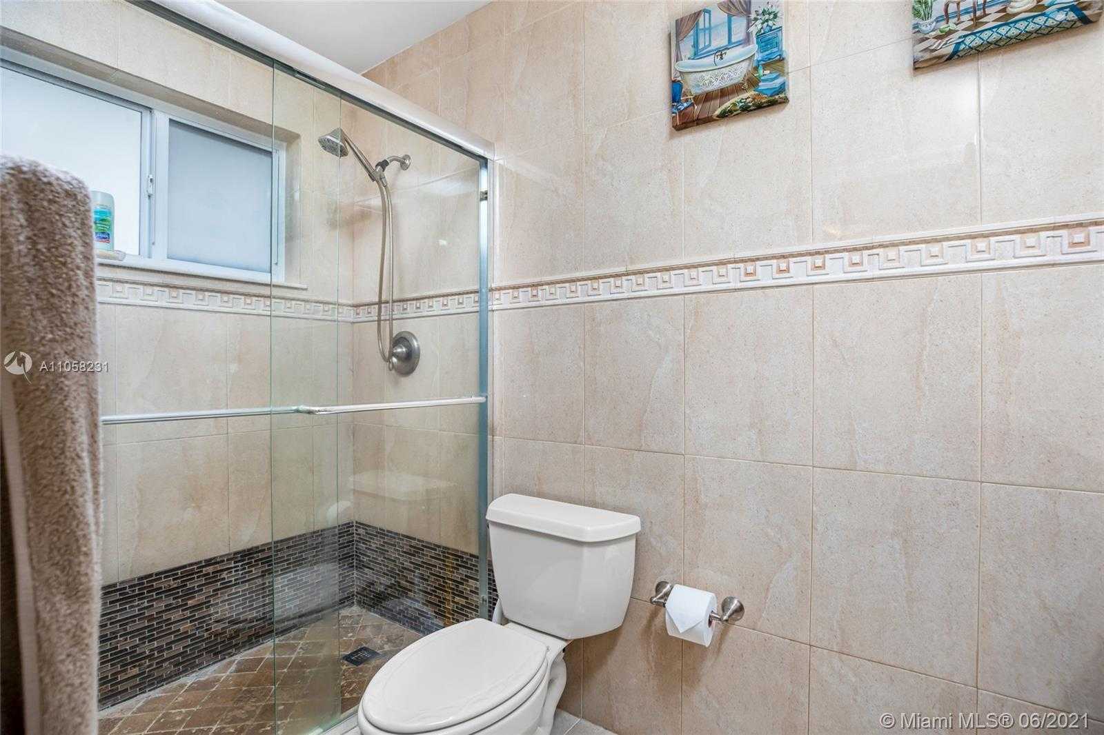 Small Image of 30 BENTLEY DR, Miami Springs Number 37