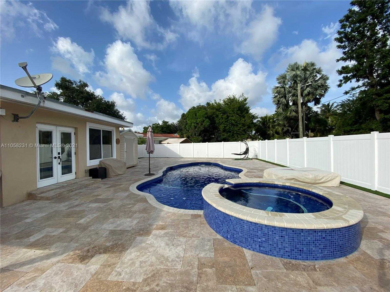 Small Image of 30 BENTLEY DR, Miami Springs Number 4