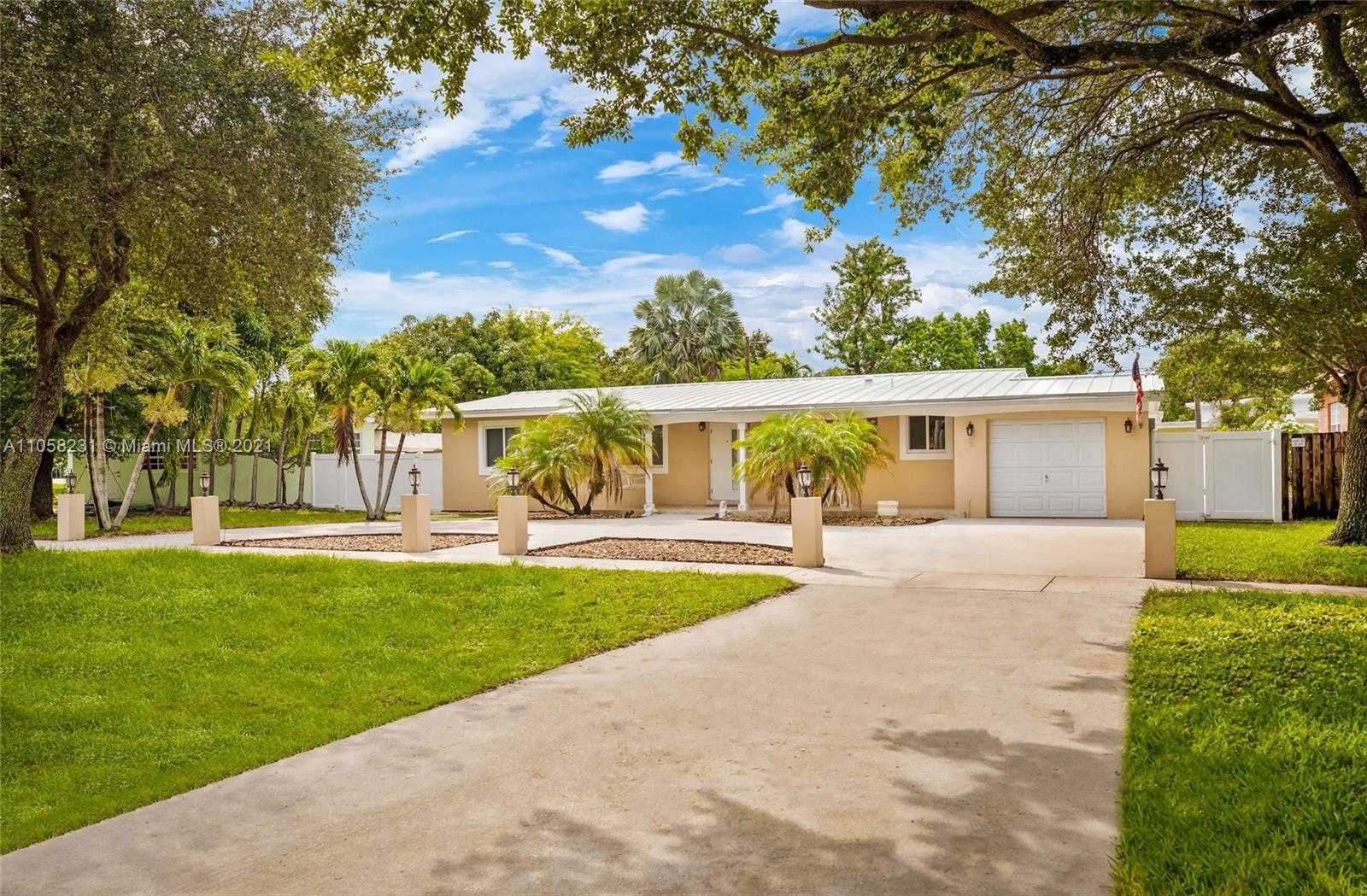 Small Image of 30 BENTLEY DR, Miami Springs Number 5