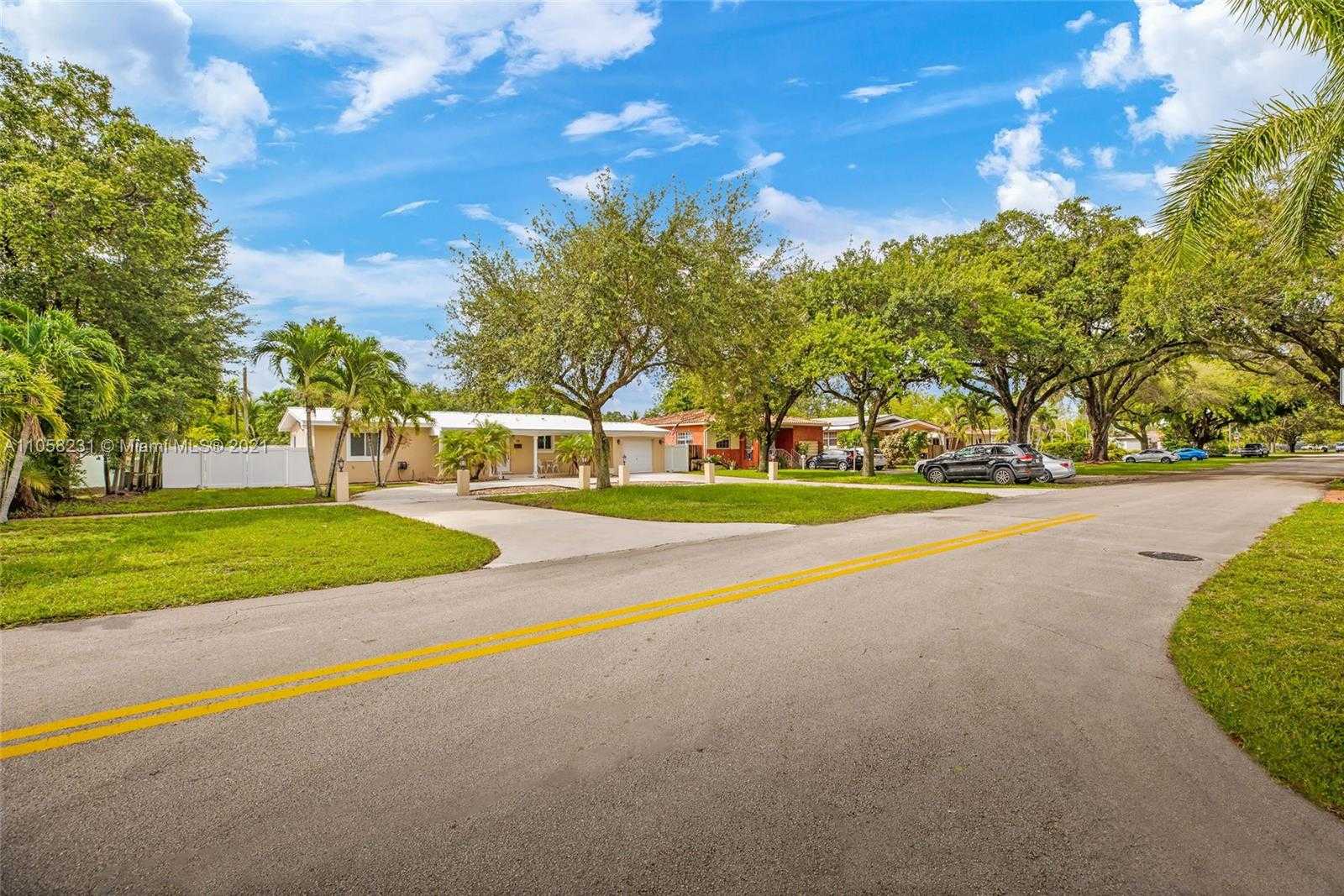 Small Image of 30 BENTLEY DR, Miami Springs Number 7