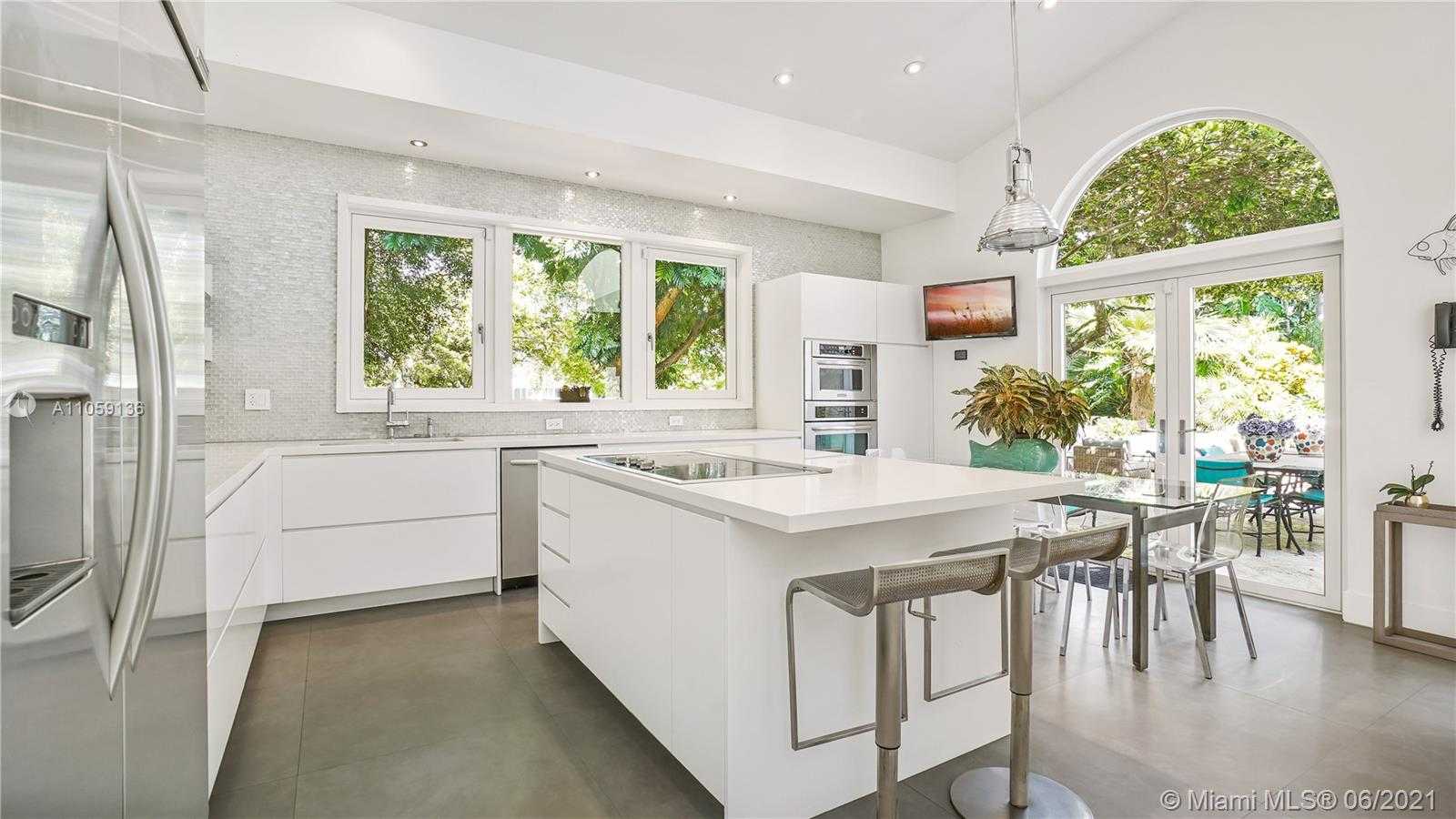Small Image of 755 BLUE RD, Coral Gables Number 21