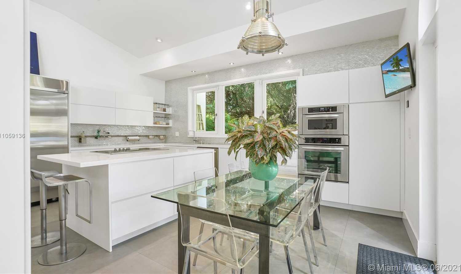 Small Image of 755 BLUE RD, Coral Gables Number 23
