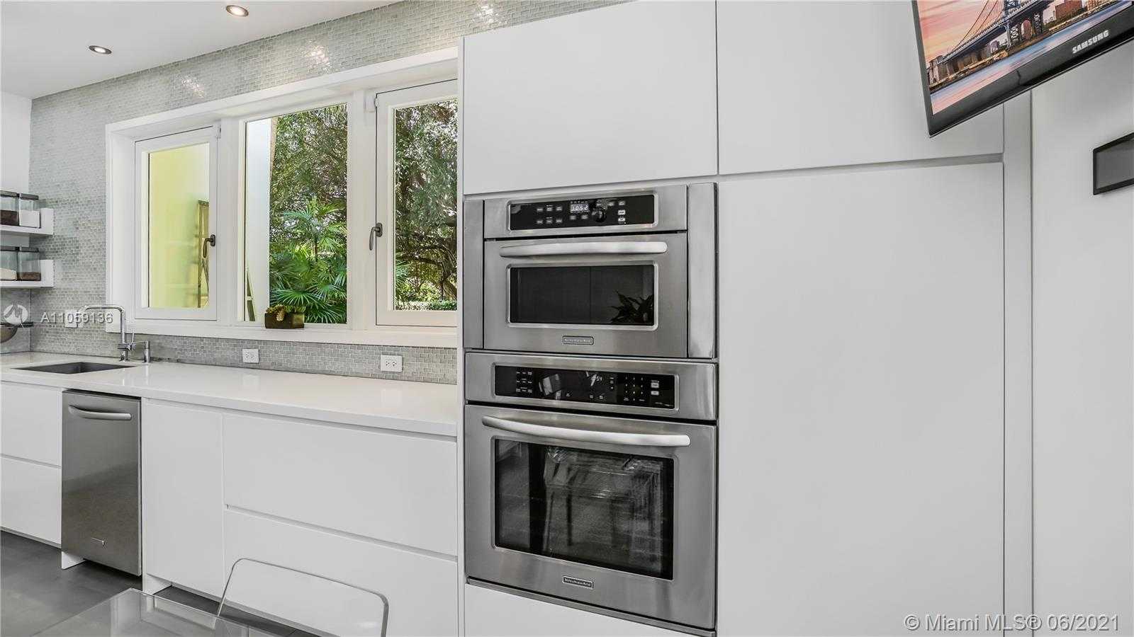 Small Image of 755 BLUE RD, Coral Gables Number 25