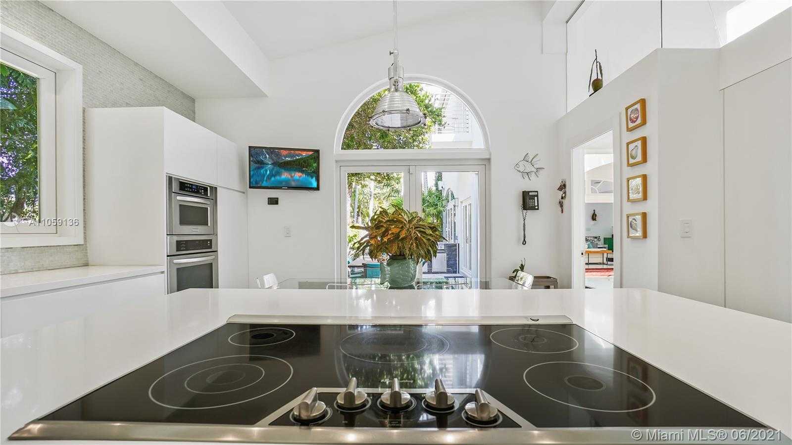 Small Image of 755 BLUE RD, Coral Gables Number 26