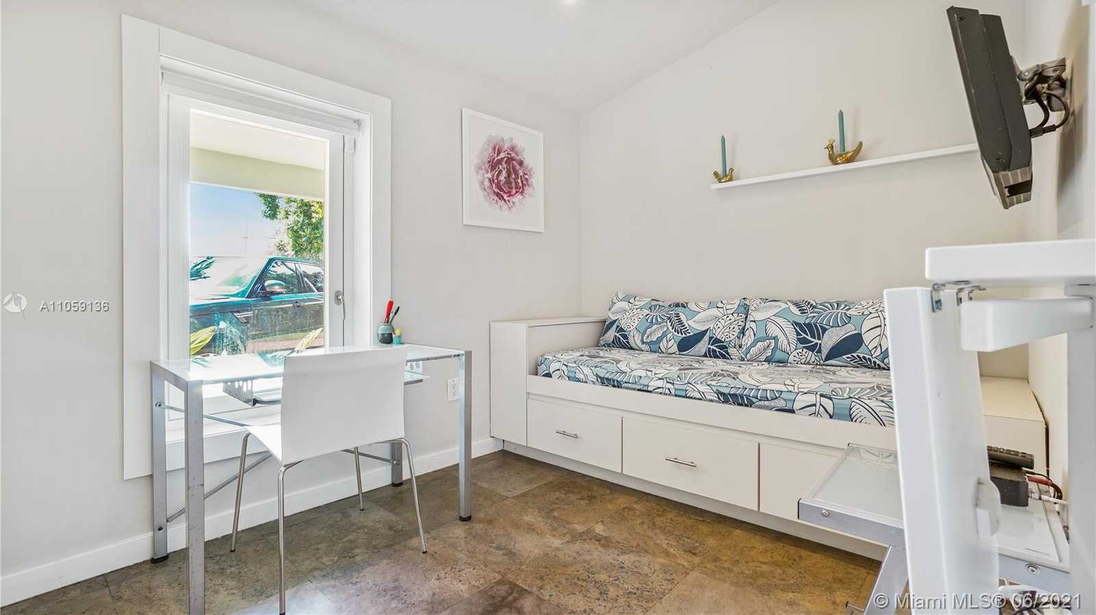 Small Image of 755 BLUE RD, Coral Gables Number 38