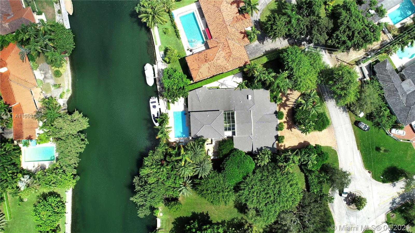 Small Image of 755 BLUE RD, Coral Gables Number 4