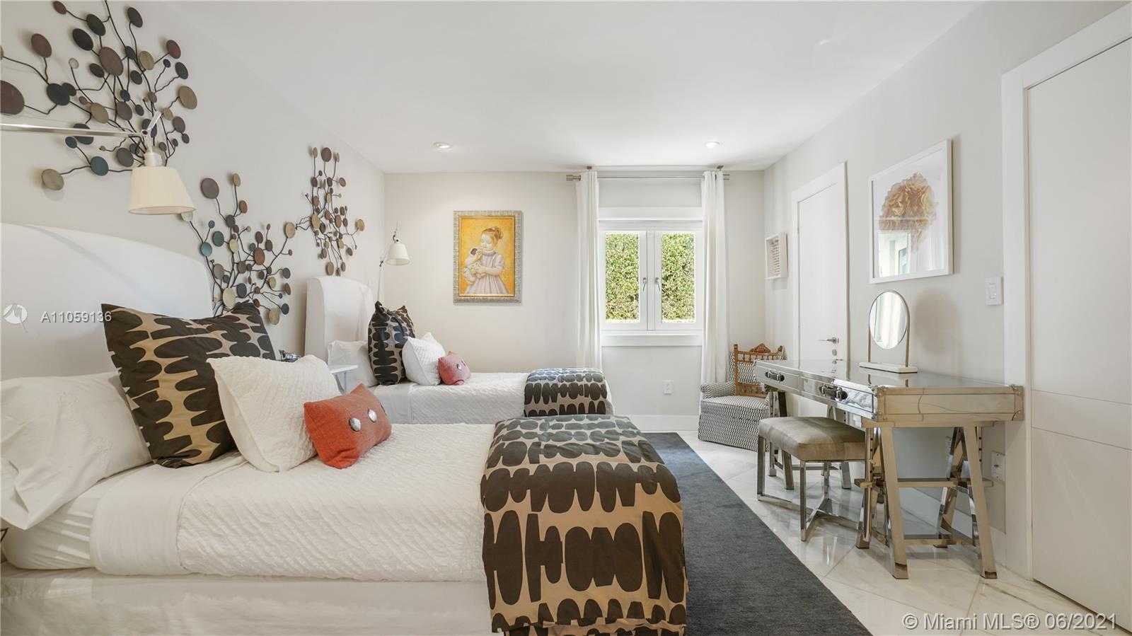 Small Image of 755 BLUE RD, Coral Gables Number 40