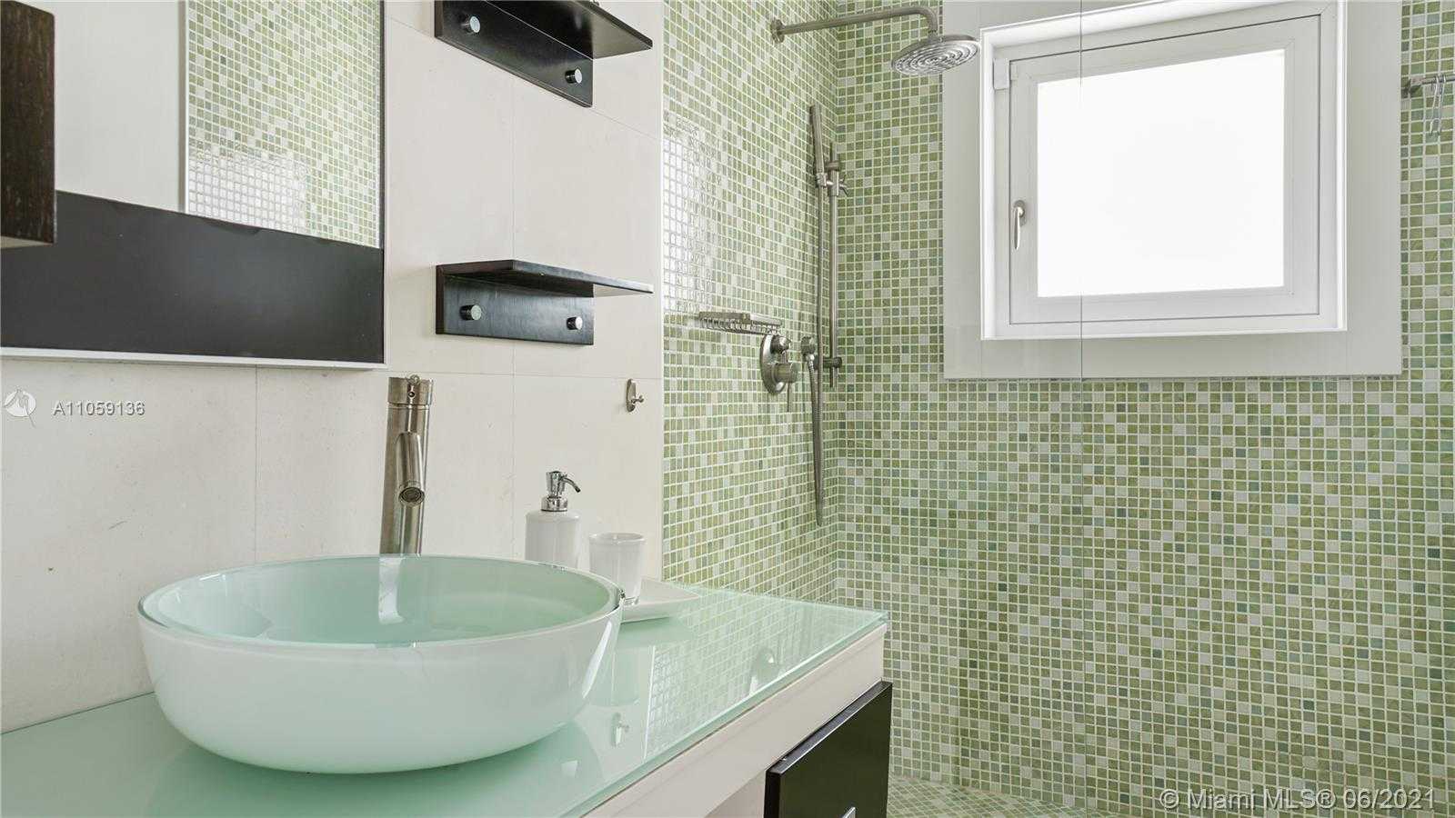 Small Image of 755 BLUE RD, Coral Gables Number 44