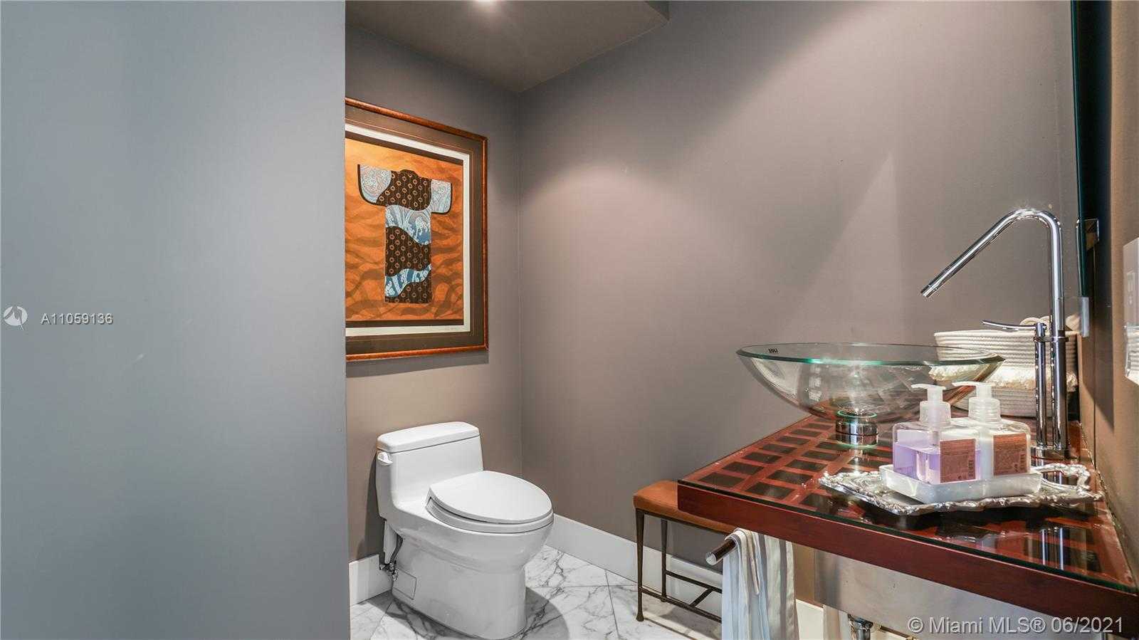 Small Image of 755 BLUE RD, Coral Gables Number 49
