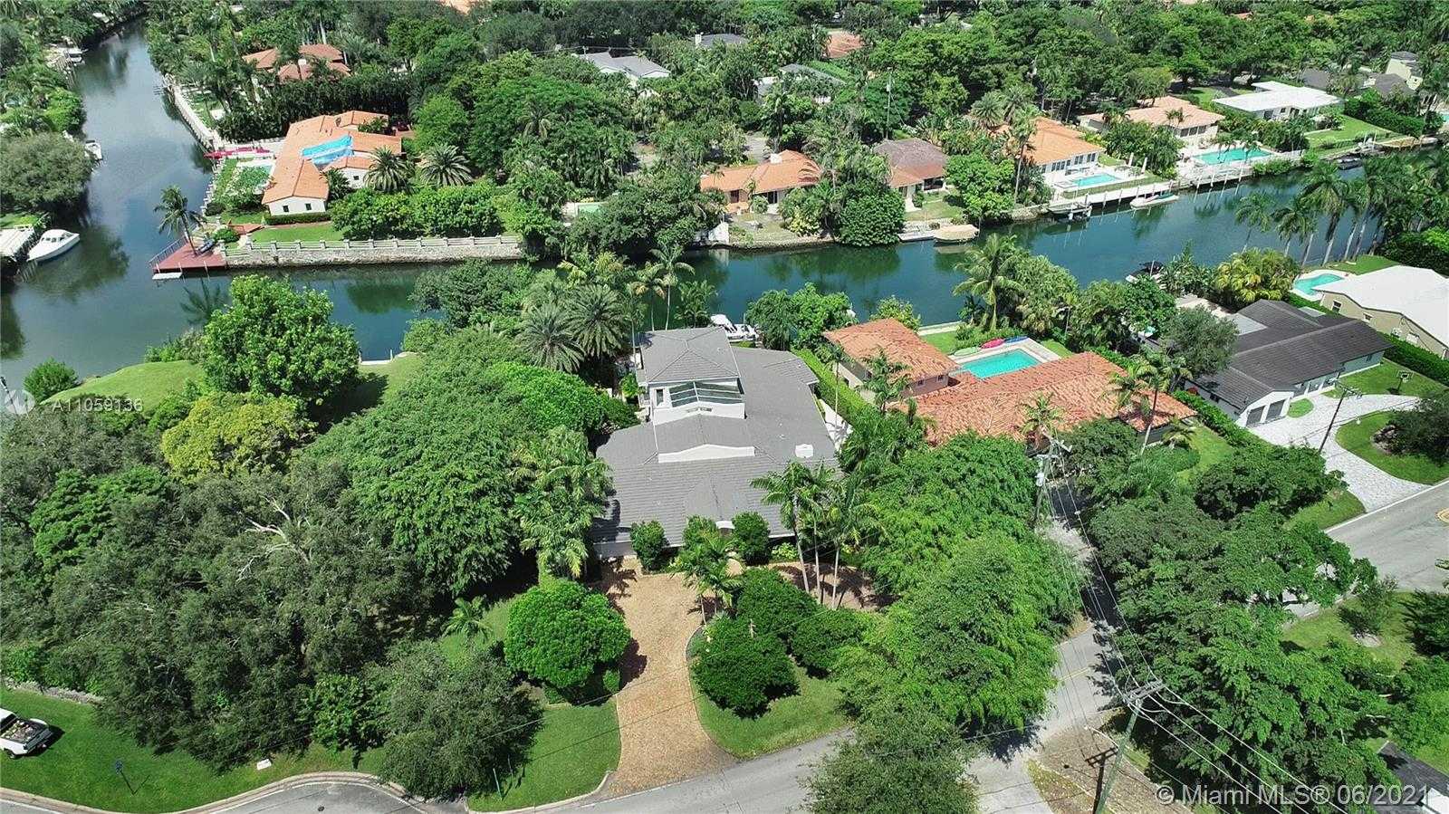 Small Image of 755 BLUE RD, Coral Gables Number 5