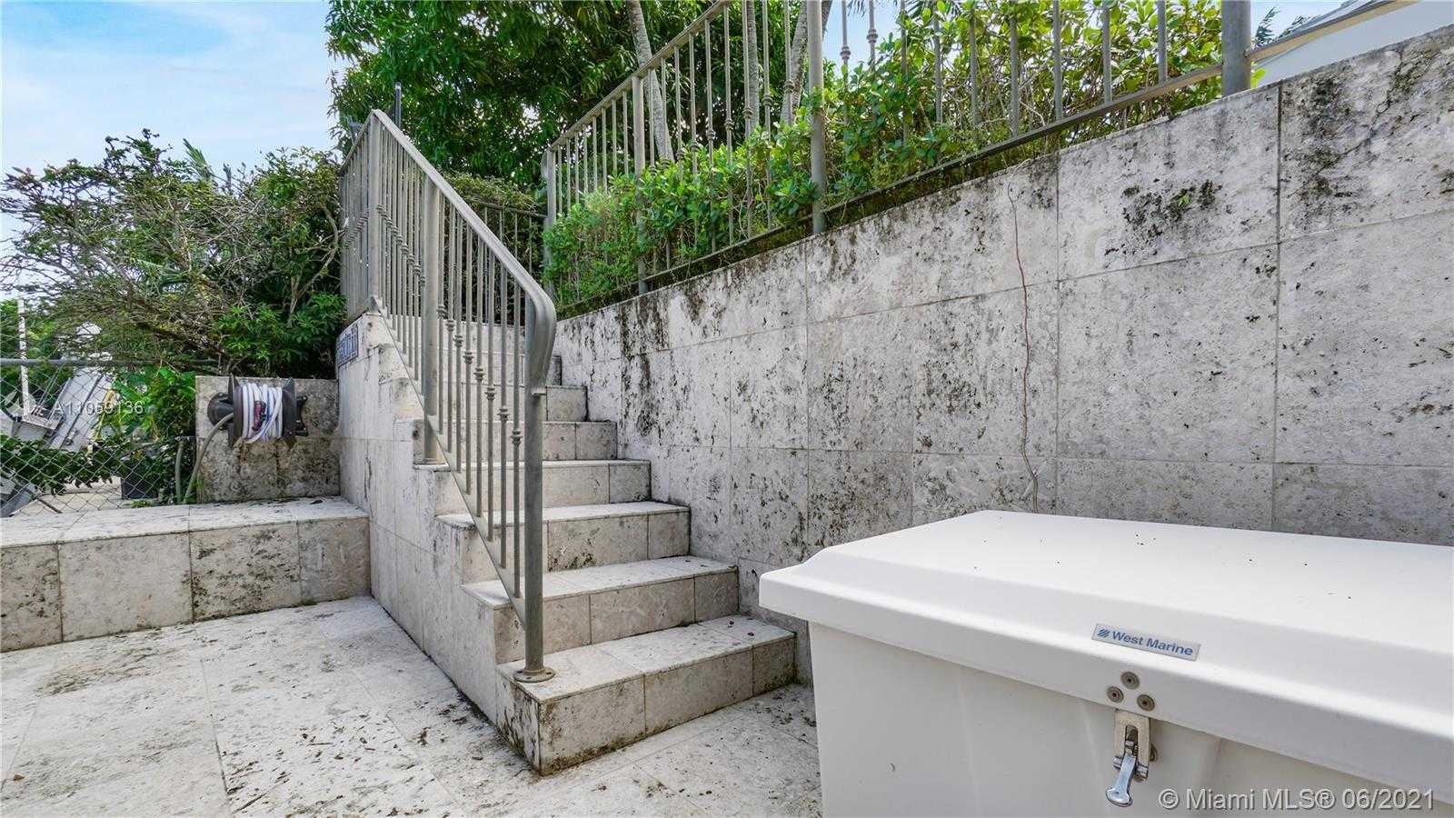 Small Image of 755 BLUE RD, Coral Gables Number 70