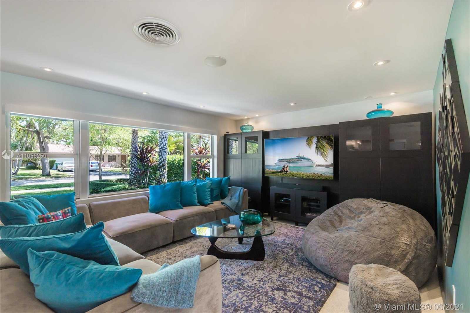 Small Image of 14300 CYPRESS CT, Miami Lakes Number 11