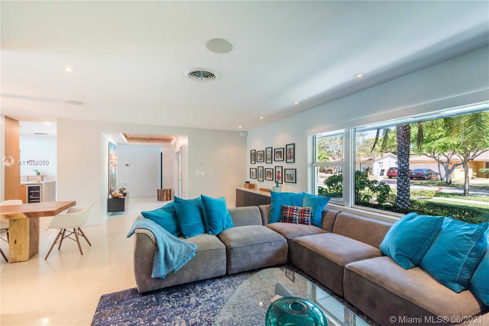 Small Image of 14300 CYPRESS CT, Miami Lakes Number 12