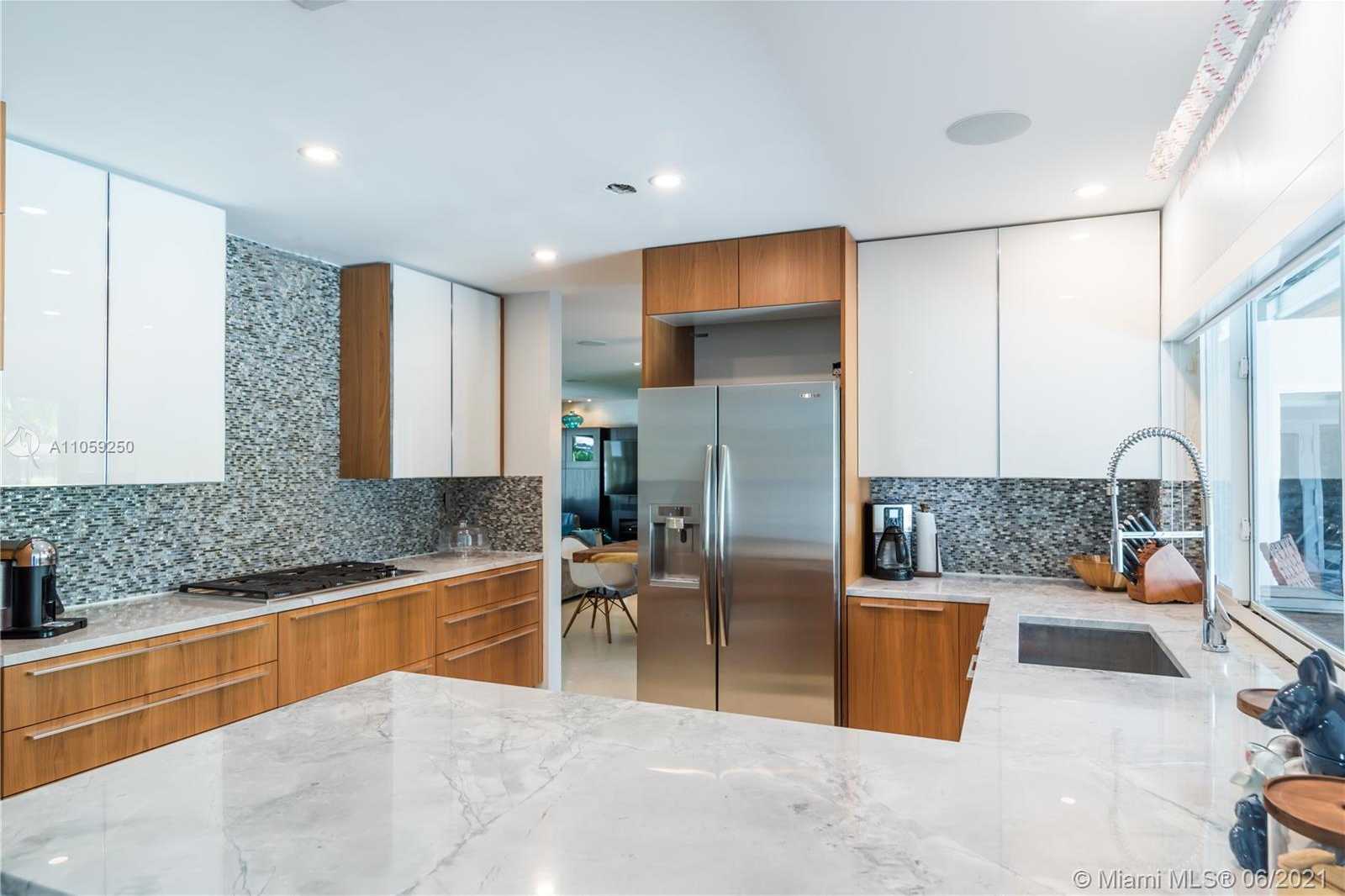 Small Image of 14300 CYPRESS CT, Miami Lakes Number 15