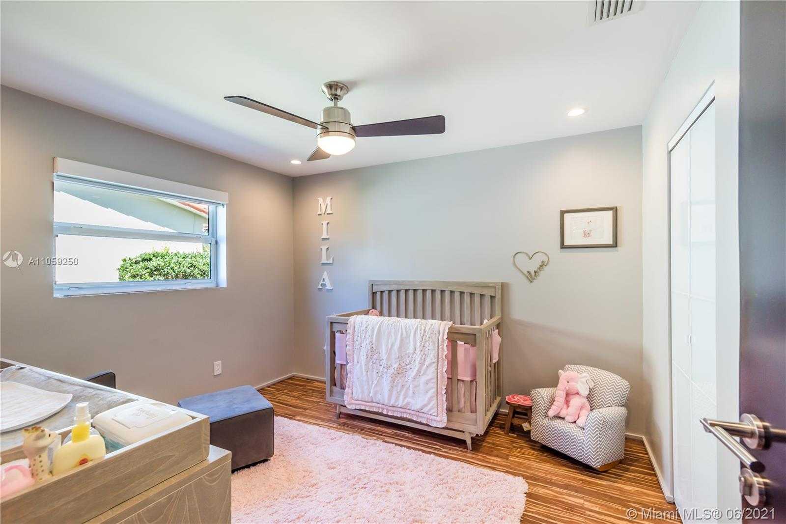 Small Image of 14300 CYPRESS CT, Miami Lakes Number 17