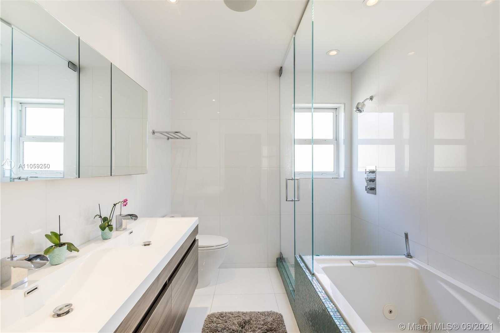 Small Image of 14300 CYPRESS CT, Miami Lakes Number 18