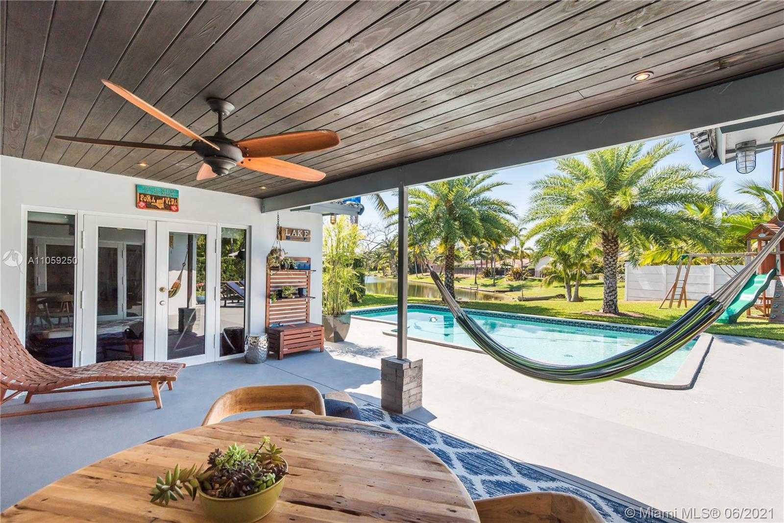 Small Image of 14300 CYPRESS CT, Miami Lakes Number 3