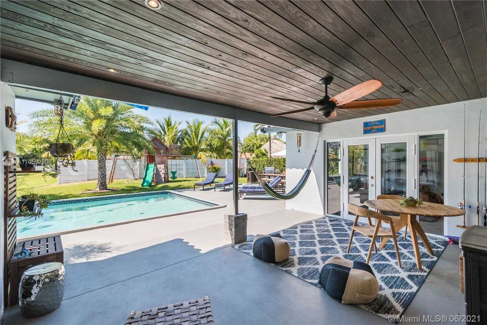 Small Image of 14300 CYPRESS CT, Miami Lakes Number 4