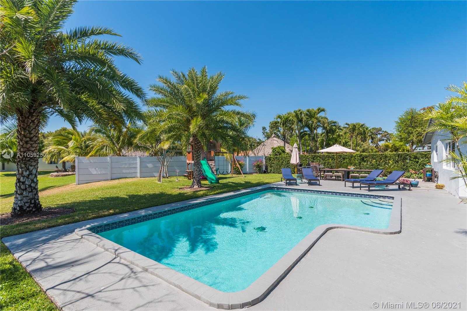 Small Image of 14300 CYPRESS CT, Miami Lakes Number 6