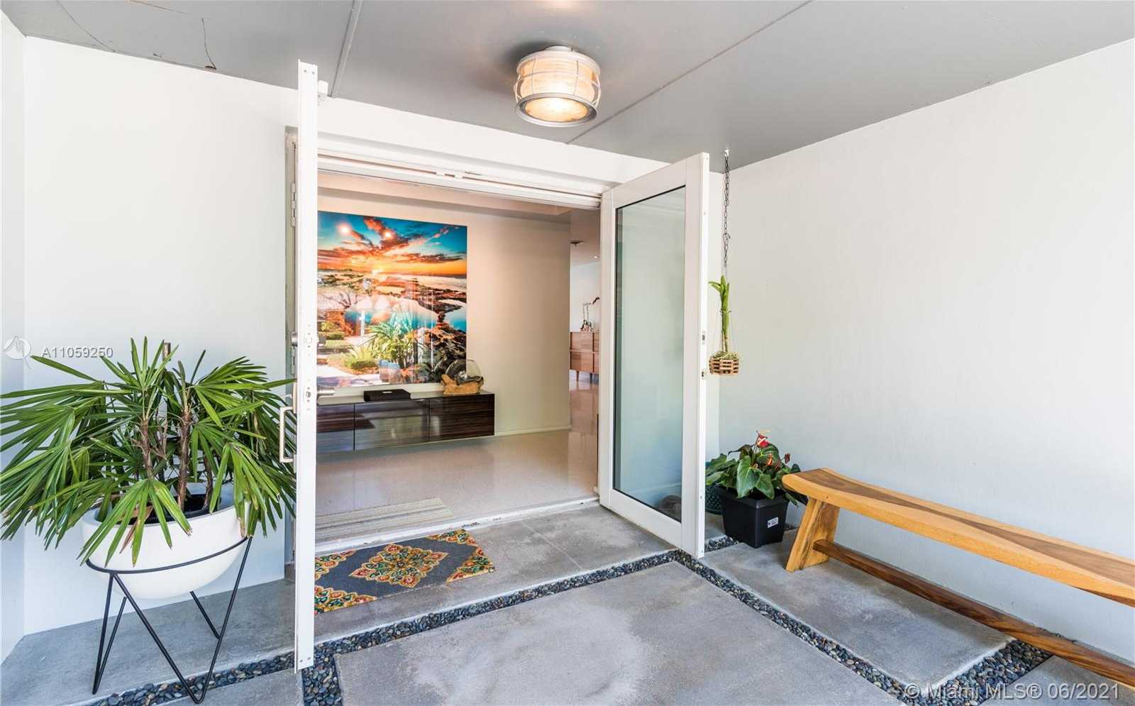 Small Image of 14300 CYPRESS CT, Miami Lakes Number 7