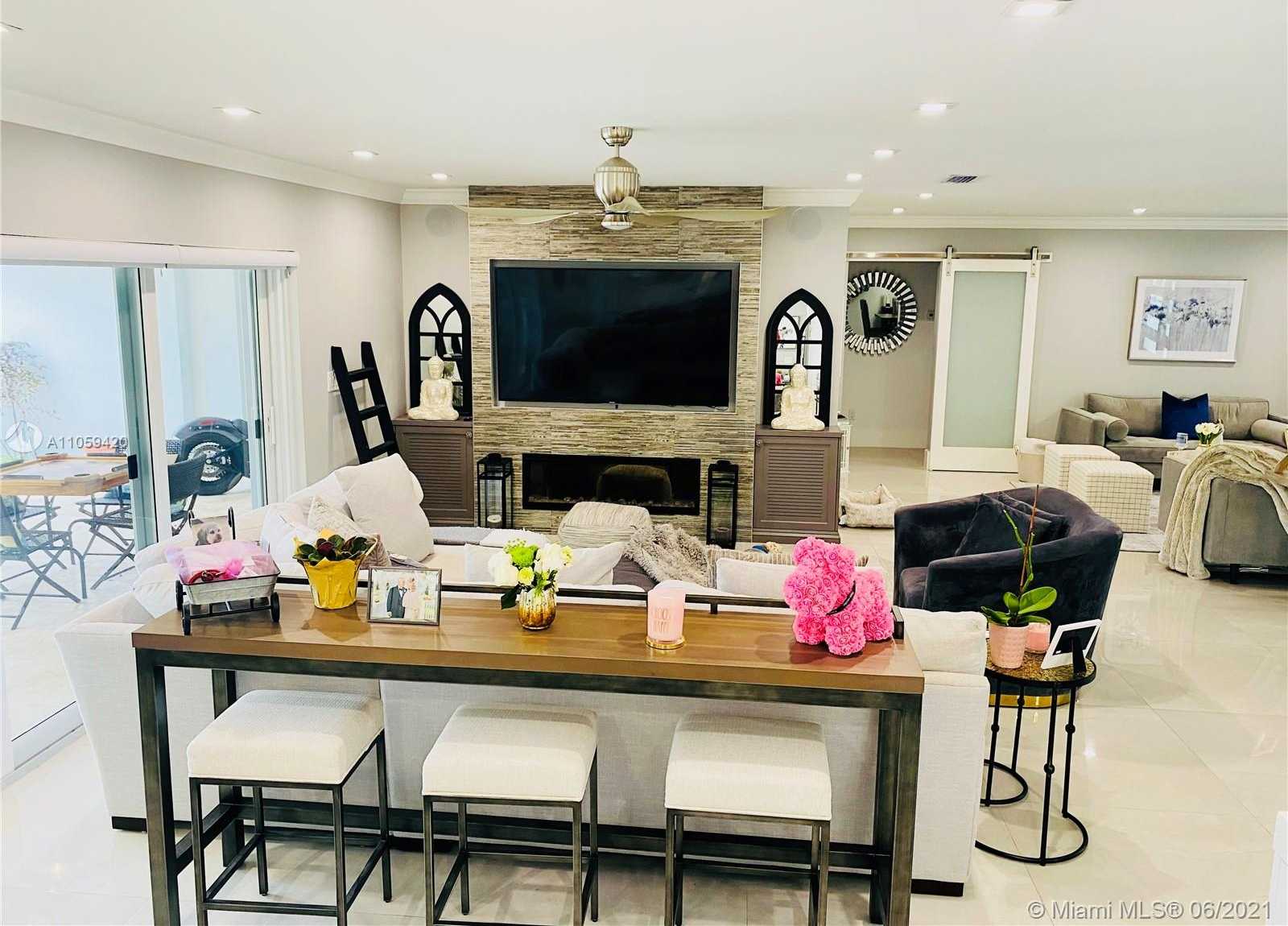 Small Image of 9345 SOUTH WEST 142ND ST, Miami Number 4