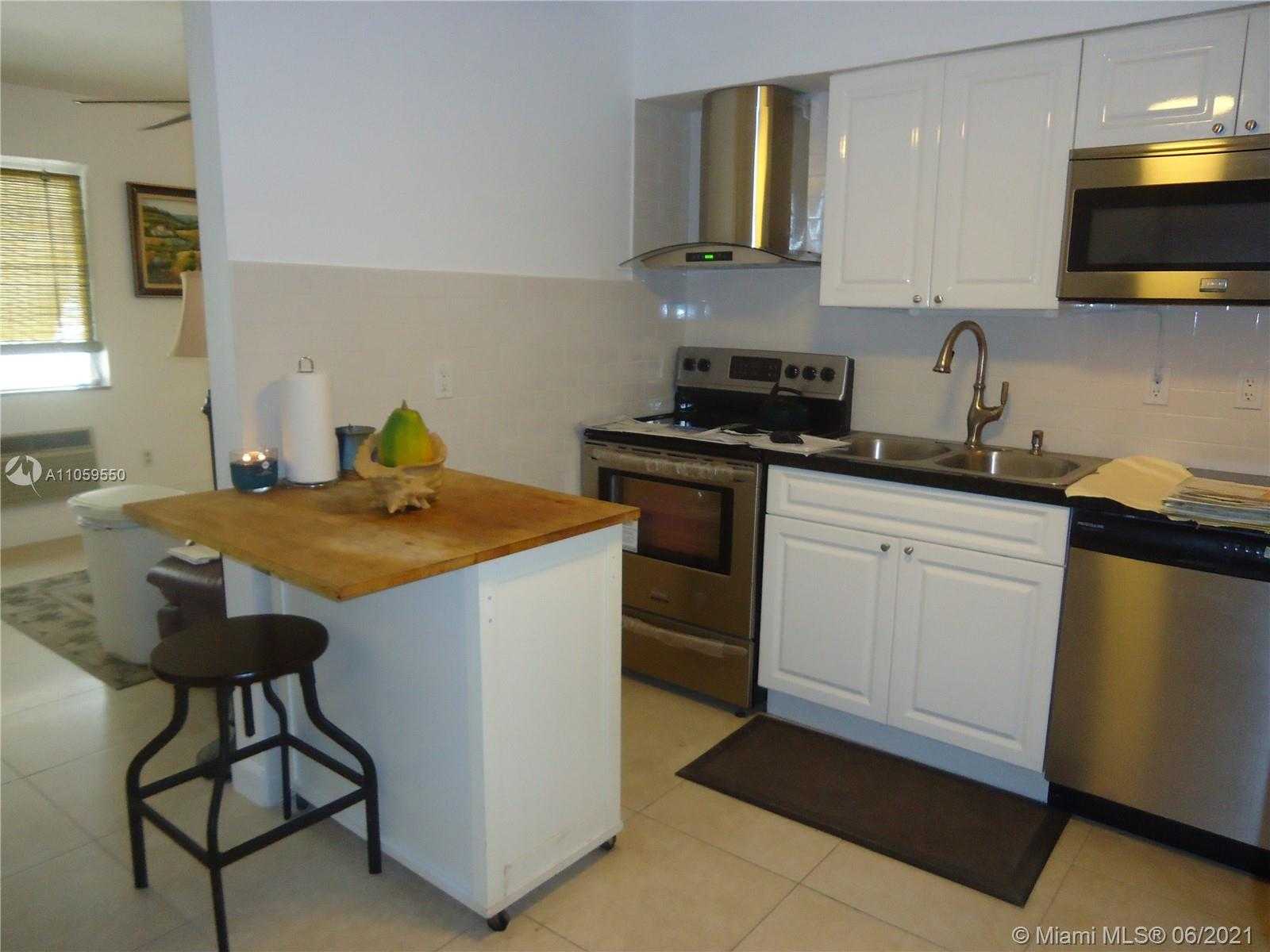 Small Image of 1350 NORTH EAST 153RD ST, North Miami Beach Number 13