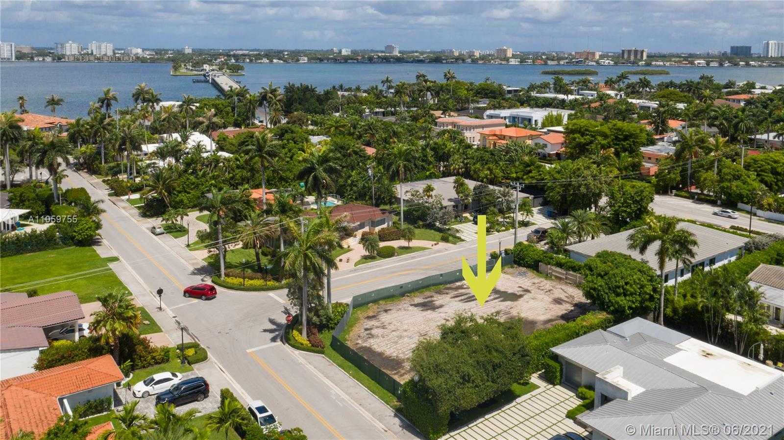 Small Image of 9525 BROADVIEW TER, Bay Harbor Islands Number 7