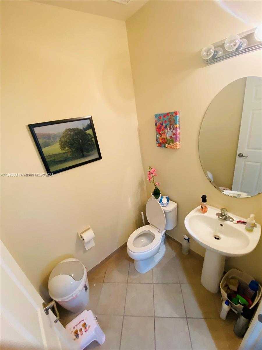 Small Image of 8748 WEST 33RD AVE, Hialeah Number 10