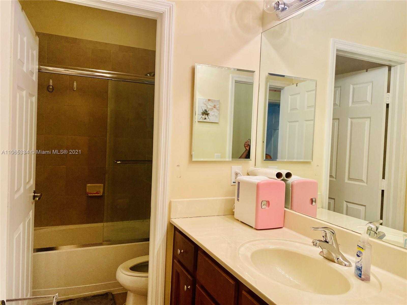 Small Image of 8748 WEST 33RD AVE, Hialeah Number 15