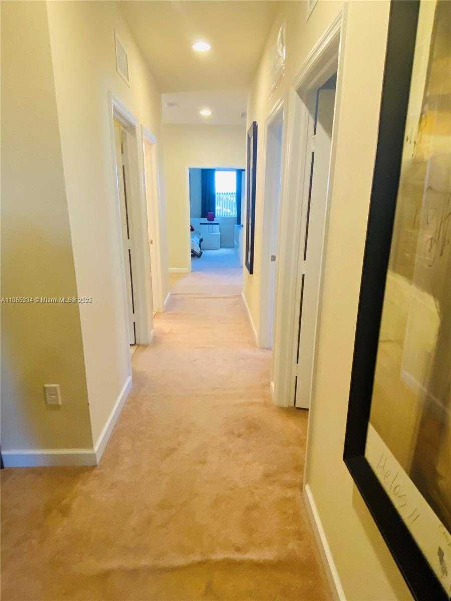 Small Image of 8748 WEST 33RD AVE, Hialeah Number 22