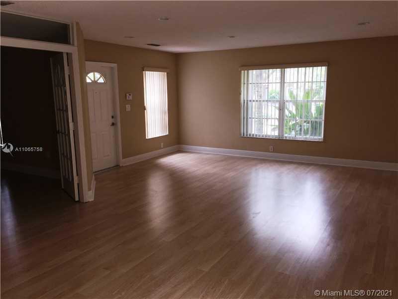 Small Image of 5757 NORTH WEST 97TH PL, Doral Number 3